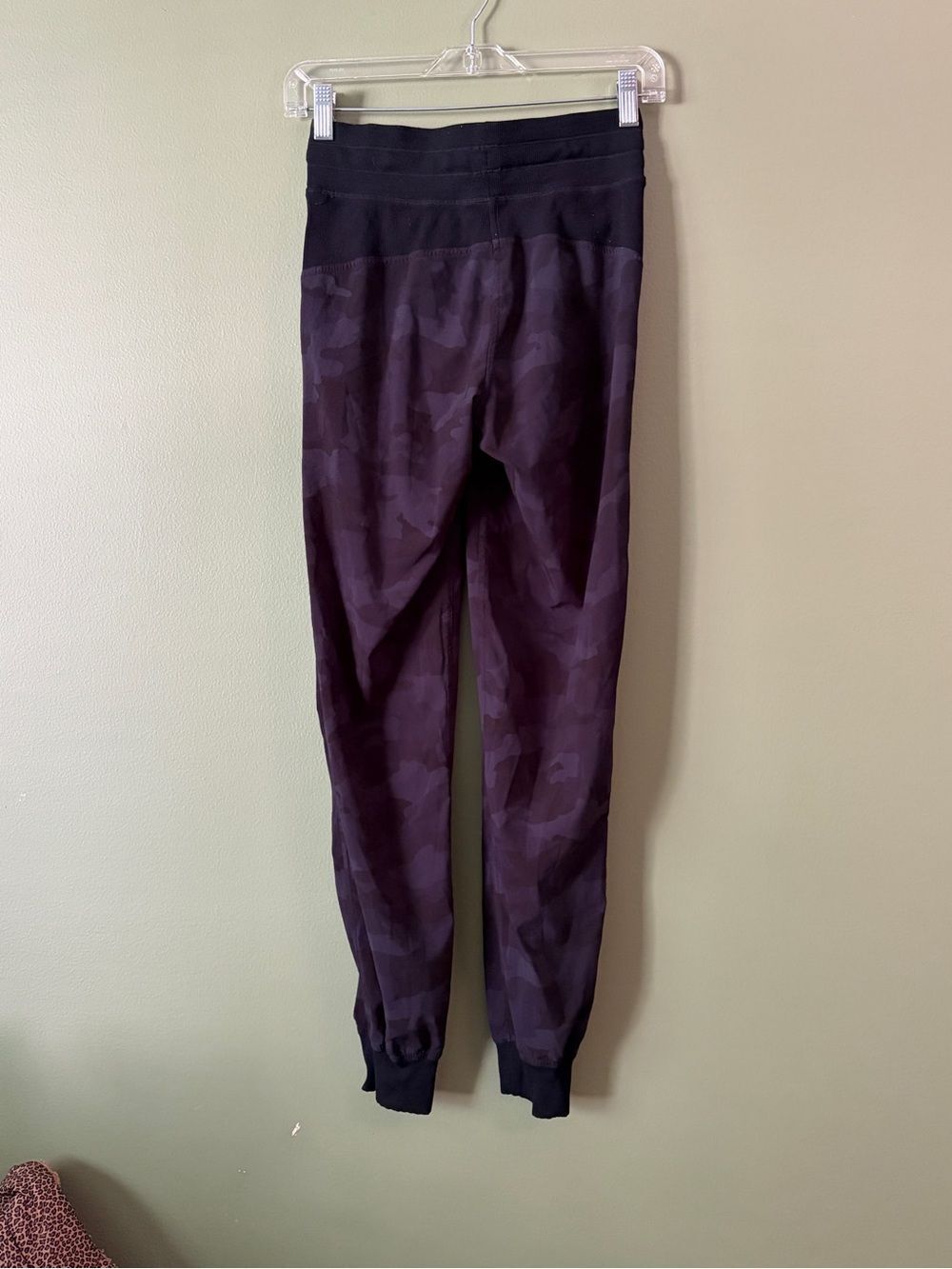 Lululemon Dance Studio Mid Rise Jogger Camo Black Pants Sz 2 - Picture 5 of 8